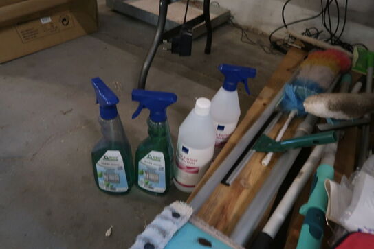 Diverse rengøringsartikler