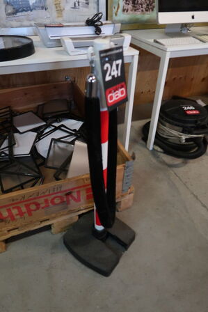 Diverse skilteholdere m.m. 