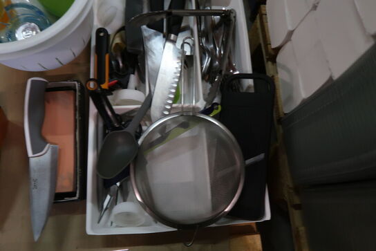 Diverse køkkenredskaber m.m. 