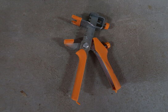 Diverse kiler & tilhørende tang 