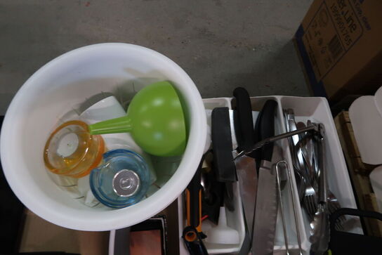 Diverse køkkenredskaber m.m. 