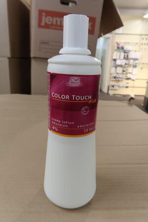 12 stk. Wella Color Touch Plus Creme Lotion 13 Vol (4%) 1000ml