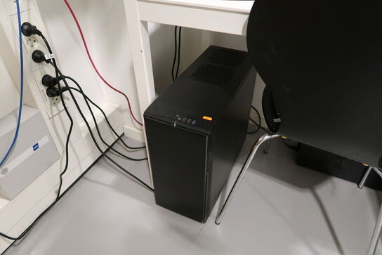 Computerskærm SAMSUNG SyncMaster B2440, tastatur samt computer