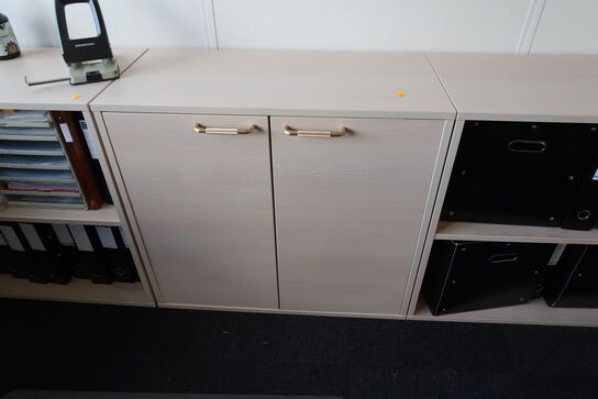 3 stk. skabe/reoler uden indhold