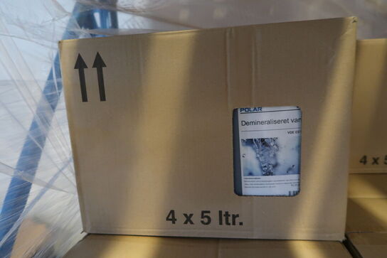 Palle med demineraliseret vand POLAR