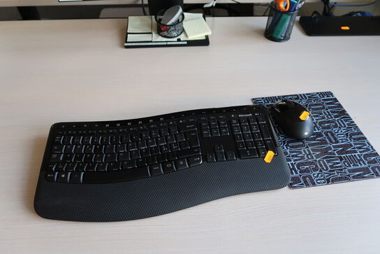 Computerskærm SAMSUNG SyncMaster SA450 med tastatur, mus og dockingstation