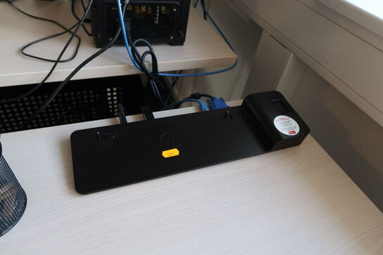 Computerskærm SAMSUNG SyncMaster SA450 med tastatur, mus og dockingstation