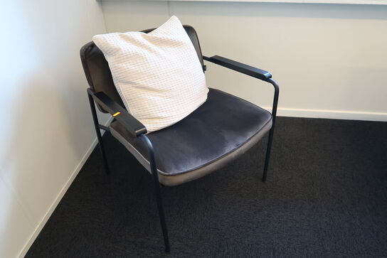 2 stk. indrammet plakater, stol, planter