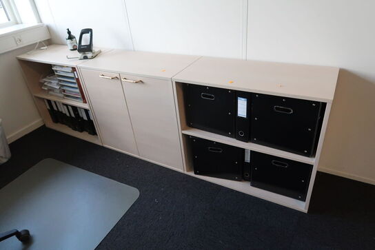 3 stk. skabe/reoler uden indhold