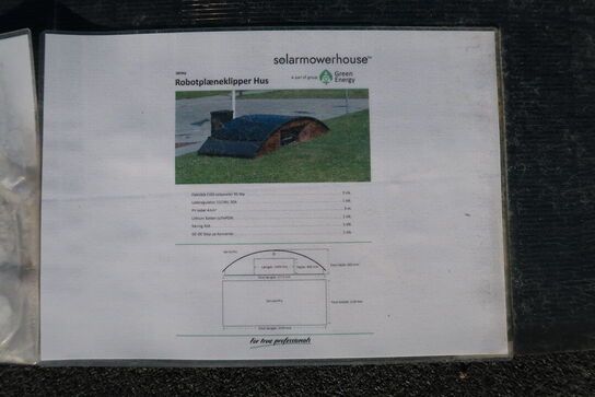 Div. huse til robotplæneklippere (nogle med solceller på, alle skal medtages)