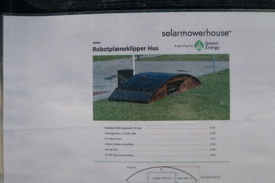 Div. huse til robotplæneklippere (nogle med solceller på, alle skal medtages)
