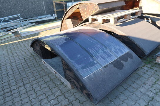 Div. huse til robotplæneklippere (nogle med solceller på, alle skal medtages)