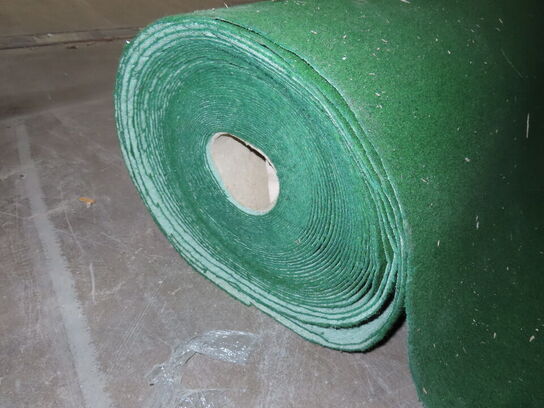 Rulle med kunstgræs - stor rulle men ukendt længde