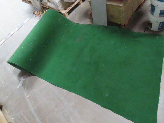 Rulle med kunstgræs - stor rulle men ukendt længde