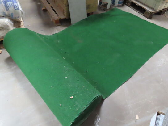 Rulle med kunstgræs - stor rulle men ukendt længde