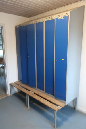 2 stk. omklædningsskabe 