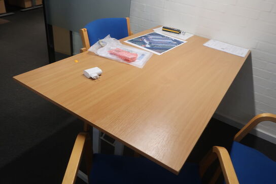 Bord samt 3 stk. stole 