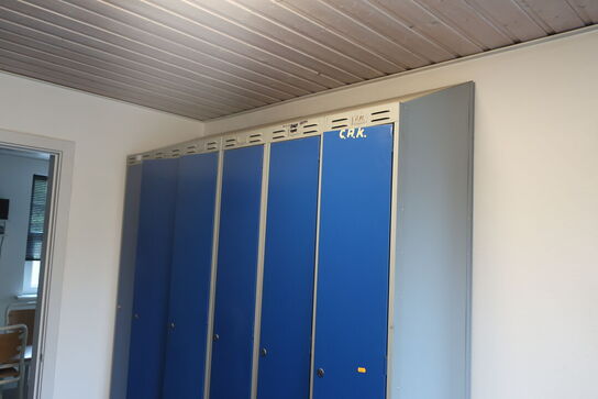 2 stk. omklædningsskabe 