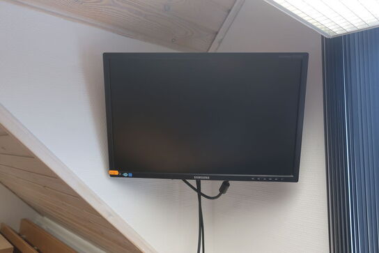 3 stk. monitorer samt docking-station 