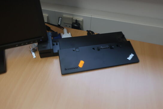 3 stk. monitorer samt docking-station 