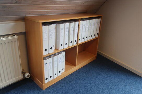 6 stk. reoler samt jalousiskab 