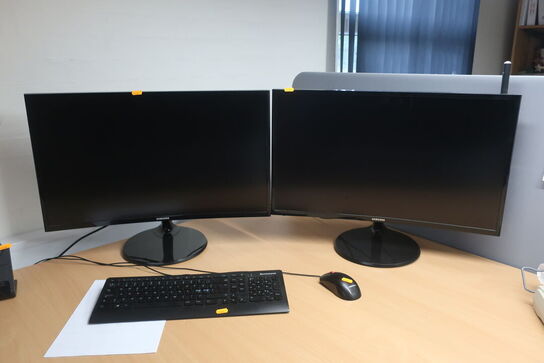 2 stk. monitorer, tastatur samt mus