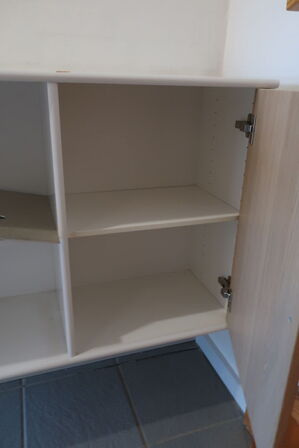 Kommode uden indhold