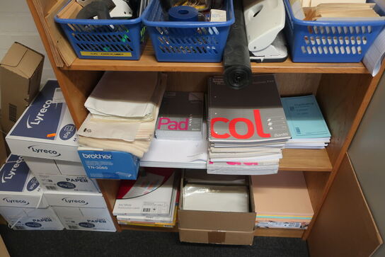 4 stk. reoler med indhold 