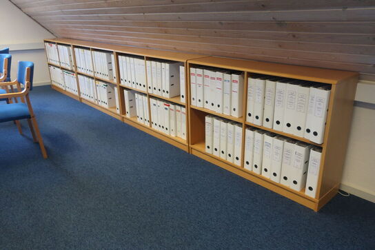 6 stk. reoler samt jalousiskab 