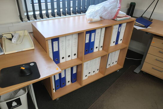 Reoler, skrivebord samt skuffemodul 