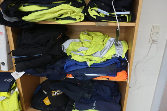 3 stk. reoler med indhold 