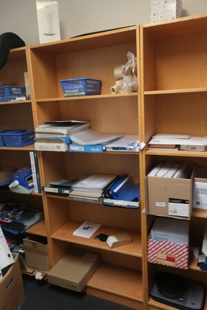 4 stk. reoler med indhold 