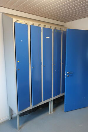 2 stk. omklædningsskabe 