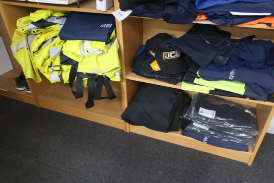 3 stk. reoler med indhold 