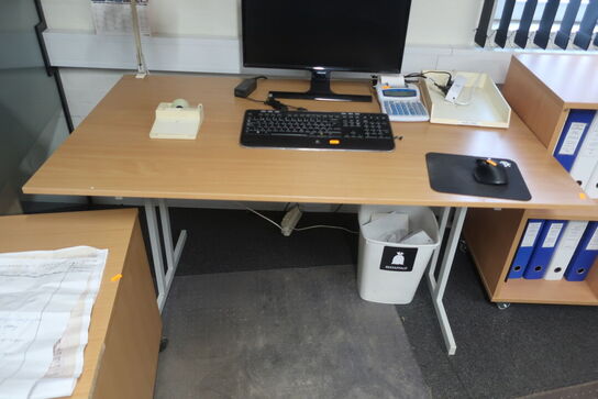 Reoler, skrivebord samt skuffemodul 