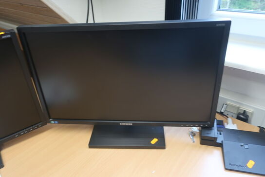 3 stk. monitorer samt docking-station 