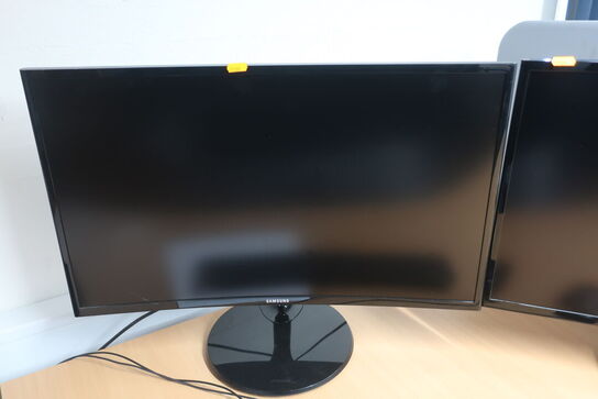 2 stk. monitorer, tastatur samt mus