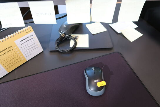 2 stk. computerskærme SAMSUNG S27R652FDU, F27T450FZU, tastatur, mus, dockingstation LENOVO