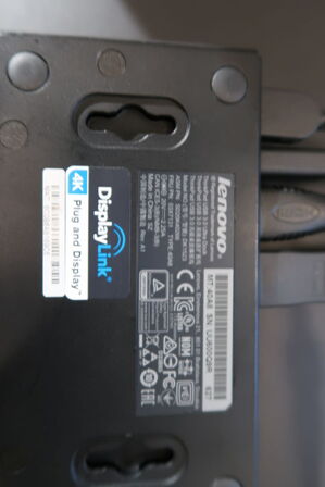 2 stk. computerskærme SAMSUNG S27R652FDU, F27T450FZU, tastatur, mus, dockingstation LENOVO