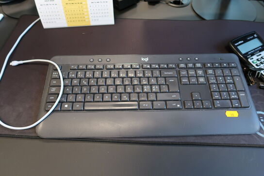 2 stk. computerskærme SAMSUNG C27T550FDU, tastatur, mus, dockingstation LENOVO