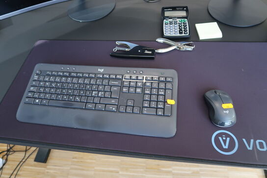 2 stk. computerskærme SAMSUNG C27T550FDU, tastatur, mus, dockingstation LENOVO