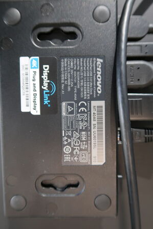 2 stk. computerskærme SAMSUNG C27T550FDU, tastatur, mus, dockingstation LENOVO