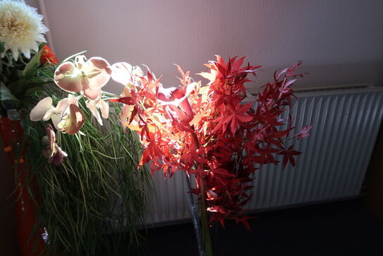 Vase med div. Kunstige planter