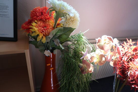 Vase med div. Kunstige planter