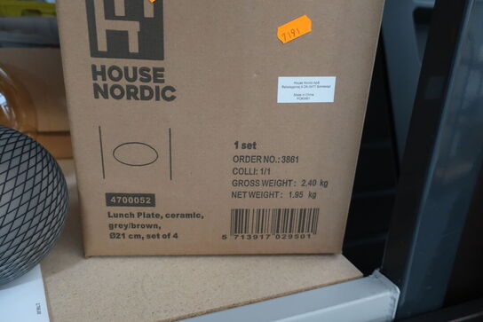 Tallerkner samt 2 stk. pærer