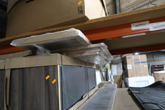 2 stk. skabe samt plader