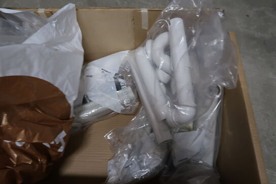 2 stk. kasser med reservedele til afløb