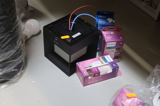 Diverse lamper samt pærer