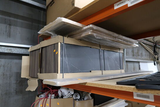 2 stk. skabe samt plader