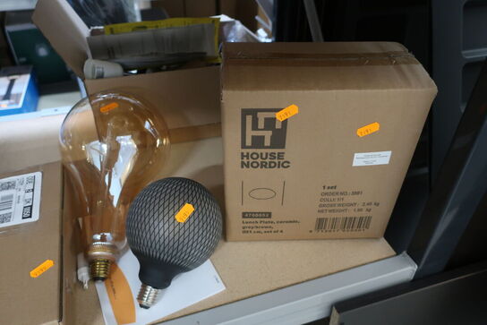 Tallerkner samt 2 stk. pærer